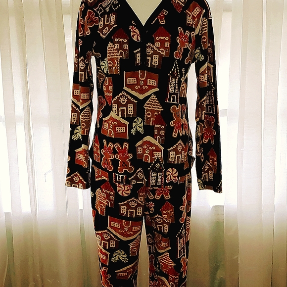 Disney Mickey and Minnie gingerbread pajamas.  SIZE M. 8-10 - Picture 4 of 8